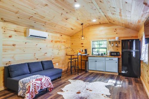 Lynx House | Stout Cabin with Fire Pit 1 Mi to Ohio River!