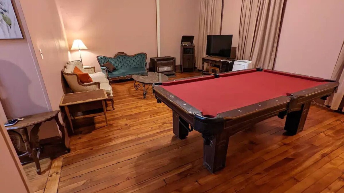 Warren Apartment | Stowaway Suites on the Avenue: Mt Laurel Suite