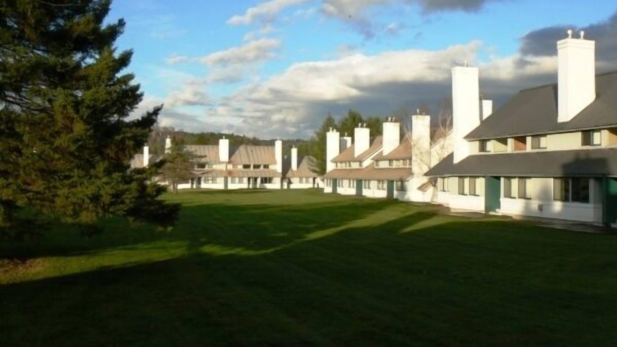 Stowe Area Condo | Stowe Mountain Ski Condo 2 Br Presidents Week. A second unit is also available n
