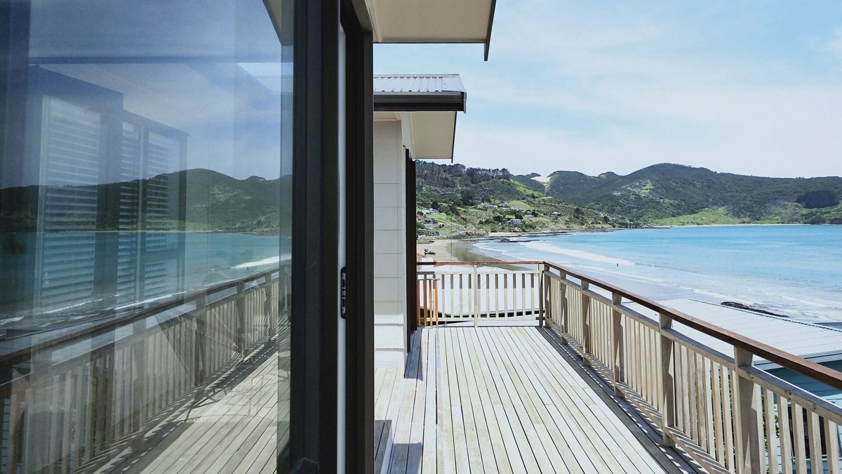Ahipara House | Straight across the road from the beach, make the very best of coastal living.