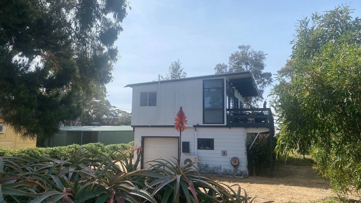 Muloowurtie House | Straight to the Point - Sea views from balcony, dog friendly!