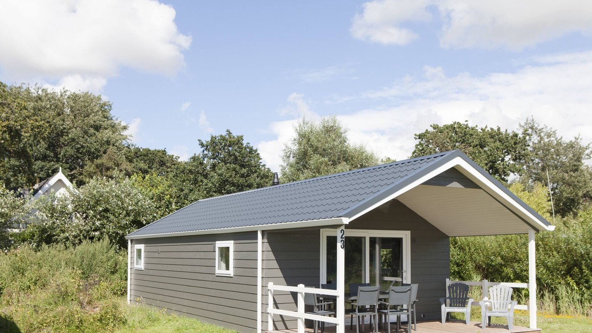 Sint Maartensvlotbrug House | Strand49. nl Glamping bungalow close to the beach 6 people WiFi 3 bedrooms