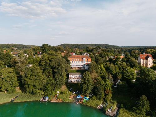 Buckow Hotel | Strandhotel Vier Jahreszeiten Buckow