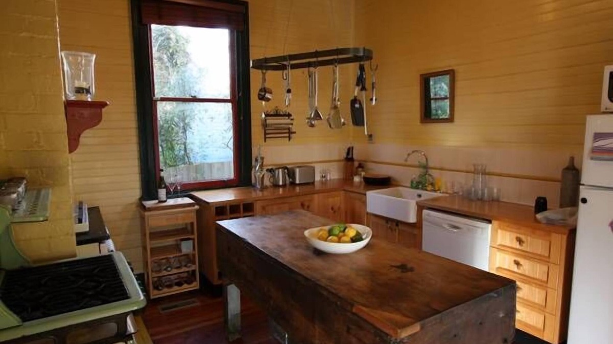 Mount Victoria Cottage | Stratford Cottage Mount Victoria