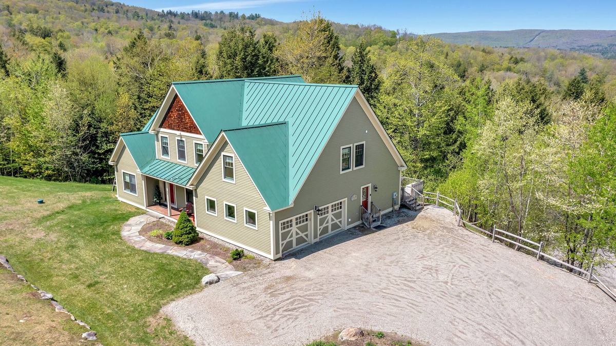 Stratton Mountain House | Stratton; 4 min! Shuttle, King Beds, Hot Tub, 2 FP
