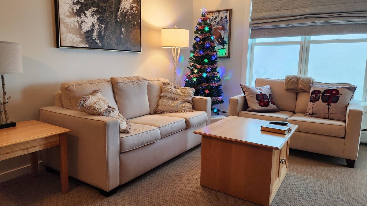Stratton Mountain Condo | Stratton Long Trail 5 Star Condo only Steps to the Lifts & Village