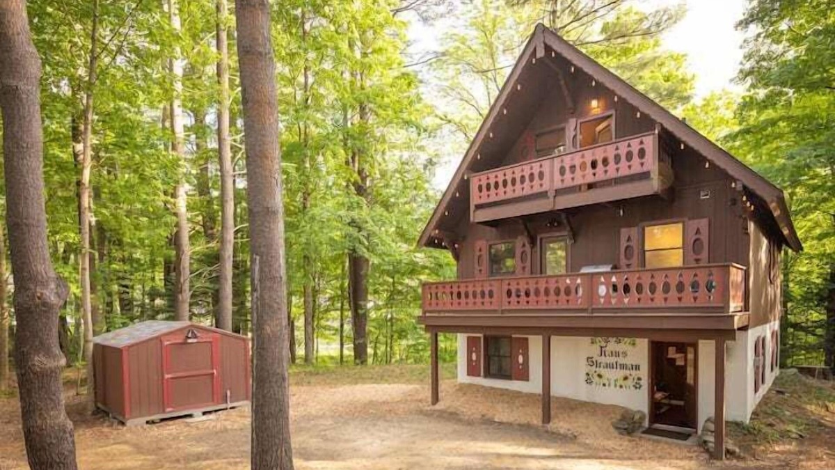 Charlemont House | StrautmanHaus - All-Season Chalet at Berkshire East
