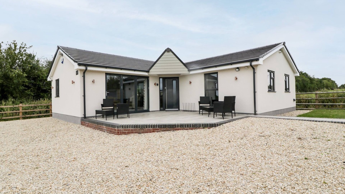 Congresbury Cottage | STRAWBERRY STABLES, with a garden in Congresbury