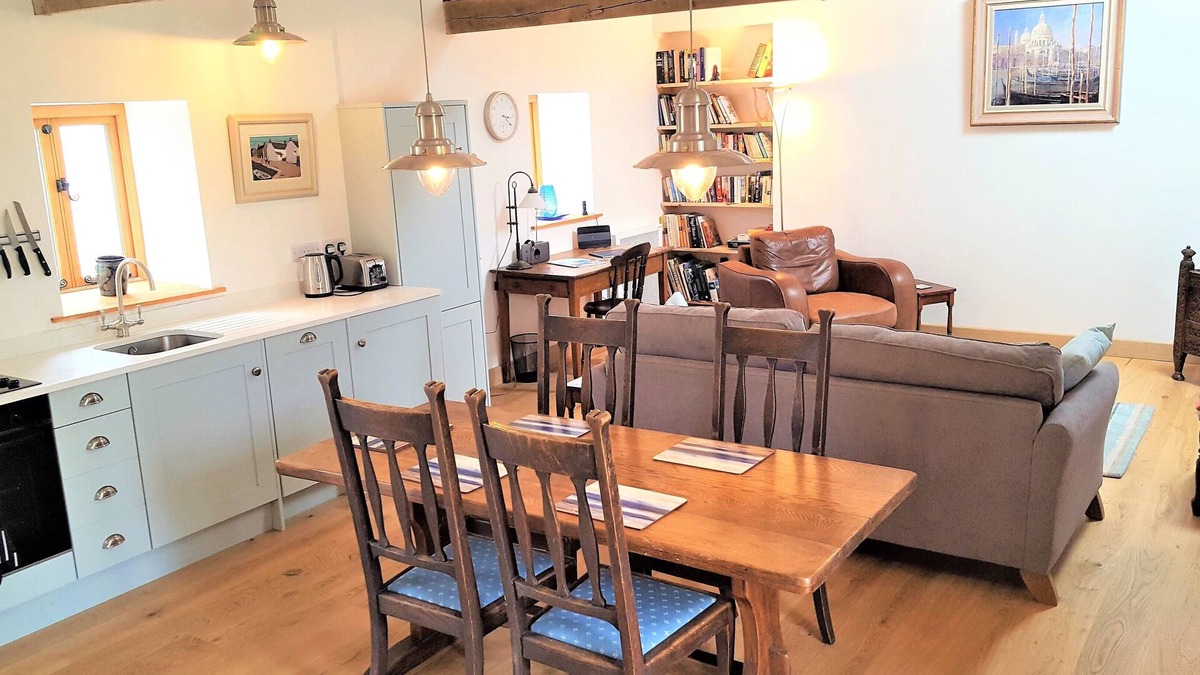 Hele House | Strawfields. Stunning cottage in amazing location close to the sea + Games Barn.