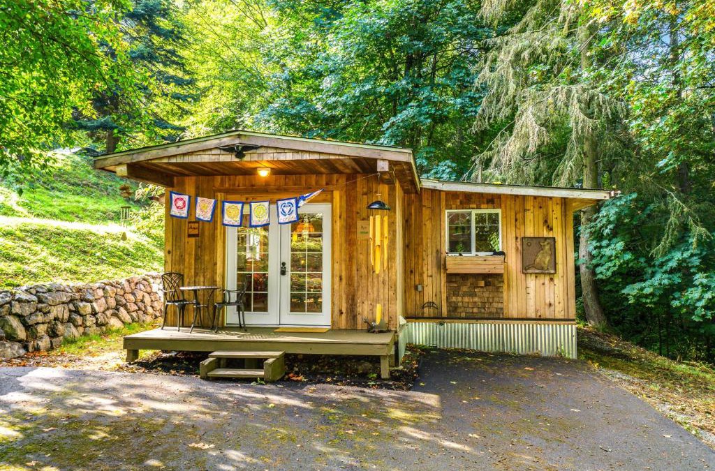 Freeland House | Stray Cat Cottage