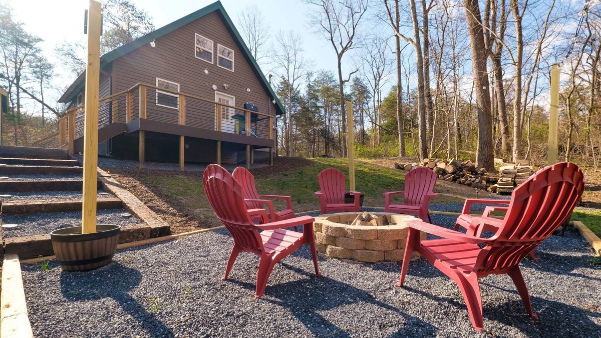 Shenandoah Cabin | Stream On: Hot tub, Firepit, Bocce Ball, Horse Shoes, Outdoor Ping Pong Table