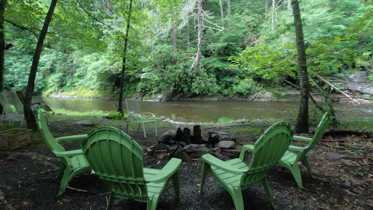 East Stroudsburg Cabin | Streamside Cabin Retreat Near Bushkill Falls