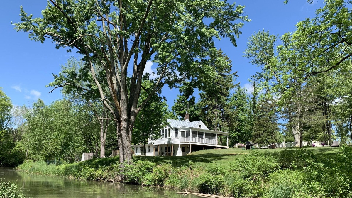 Germantown House | Streamside Classic 1800s w/ addition near Germantown & Hudson