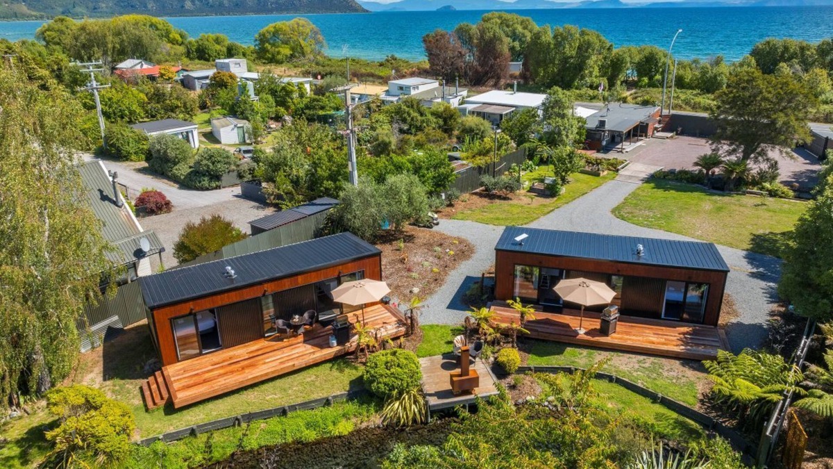 Waitahanui House | Streamside Fern Cabin