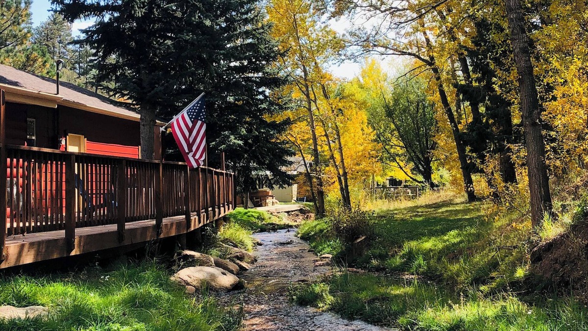 Cascade-Chipita Park Cabin | Streamside cabin covered in aspen trees, just minutes to family-fun activities!
