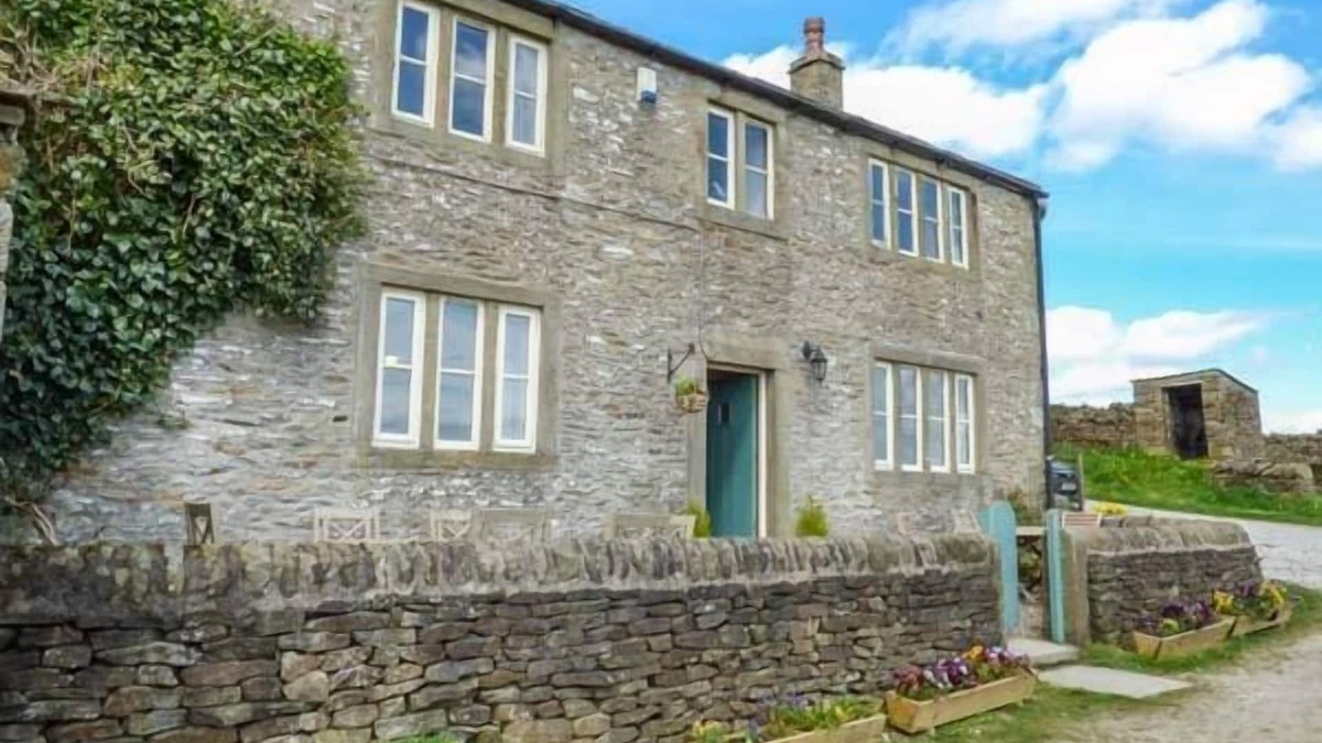 Sutton-in-Craven Cottage | STREET HEAD FARM, pet friendly, luxury holiday cottage in Lothersdale