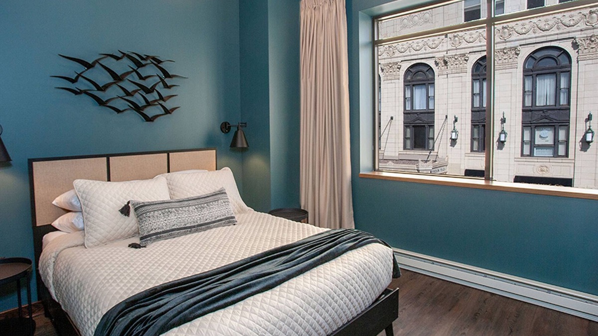 Downtown - Waterfront Apartment | Street View Queen Suite - Spectacular Views of Downtown Duluth's Superior Street