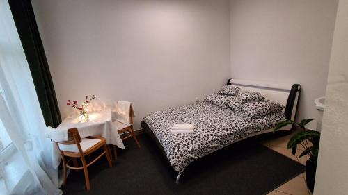 Cieplice Apartment | Strefa Zen pokoje z klimatem przy parku.