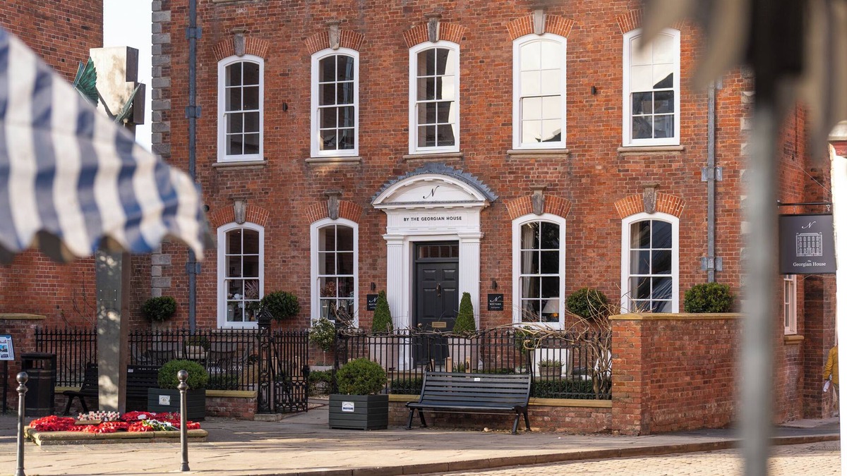 Ludwel Cottage | STRETTON HILLS PEAKS - THE GEORGIAN HOUSE, romantic in Ludlow
