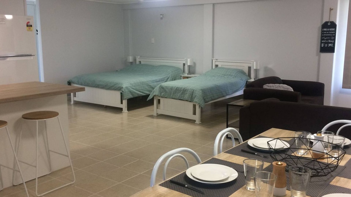 Mount Louisa Apartment | Stretton Lane - close to airport