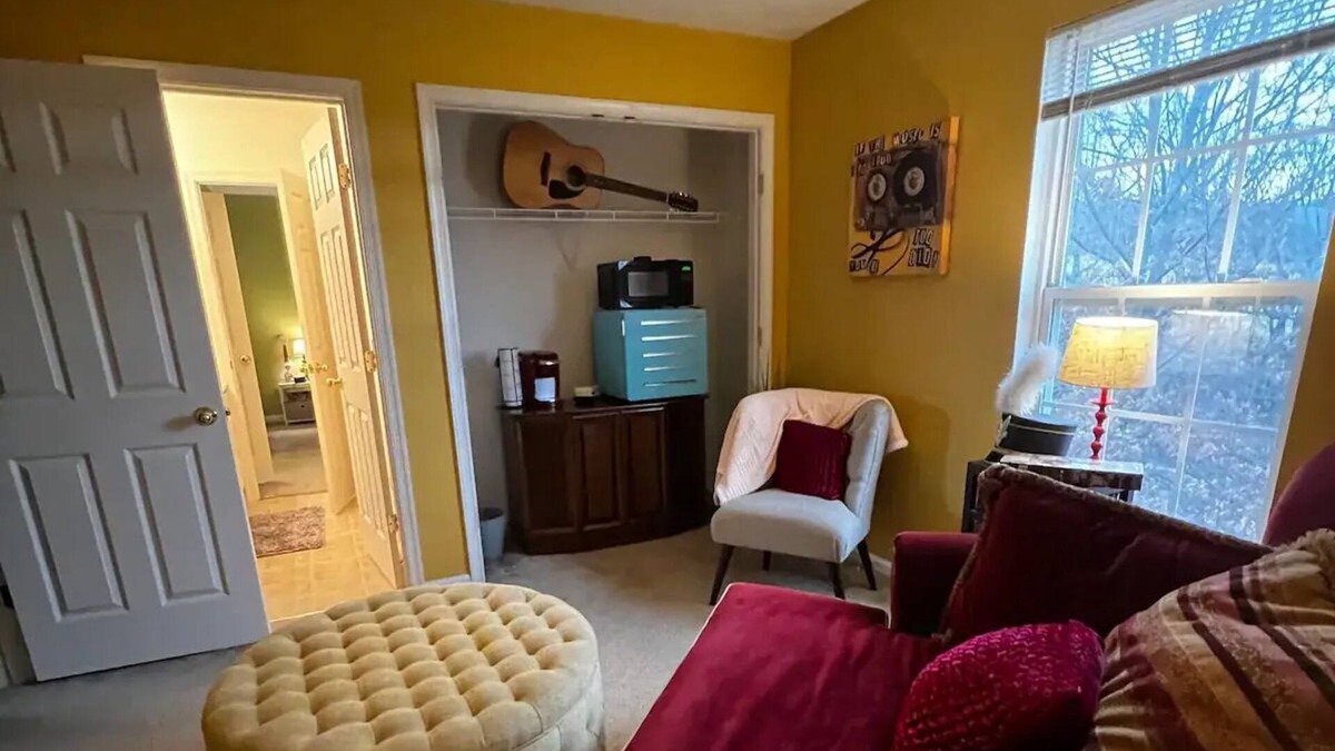 Boonsboro Apartment | Strike Up The Band Suite @ Music House.