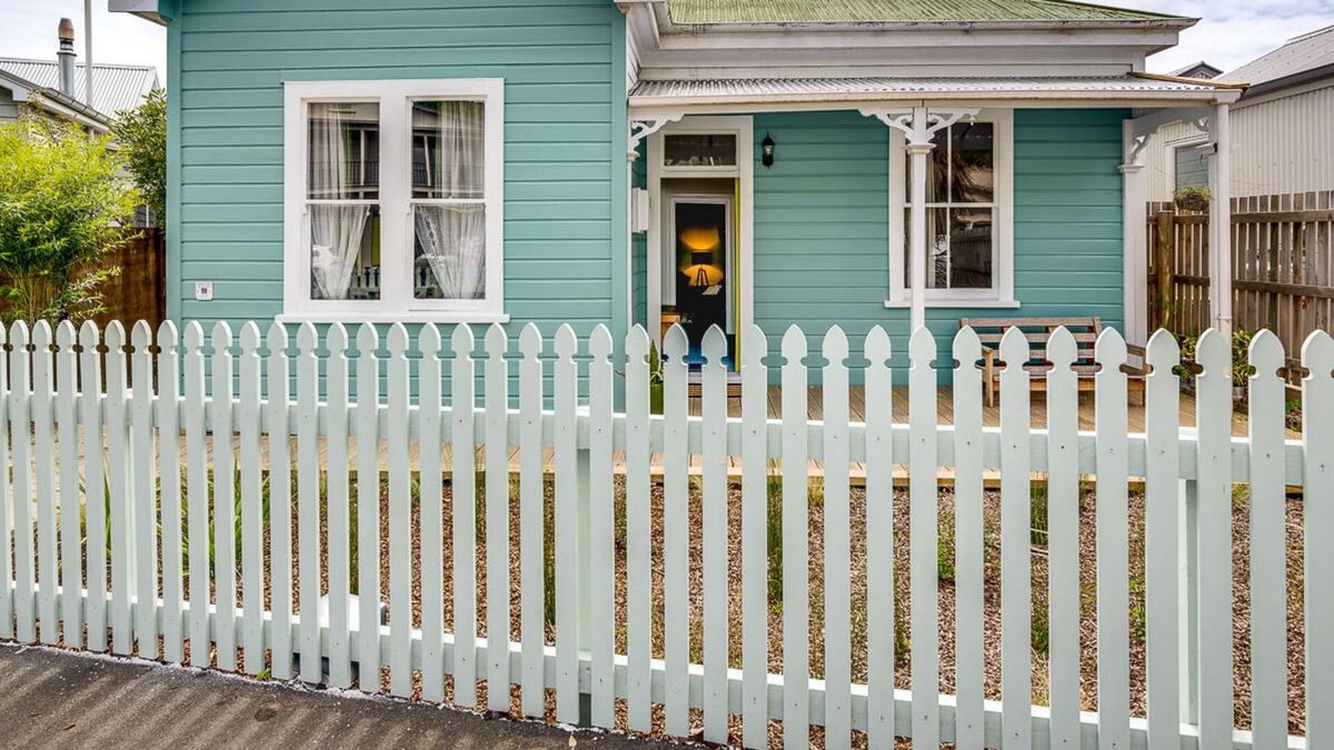 Ahuriri House | Striking Charm – Napier Holiday Home