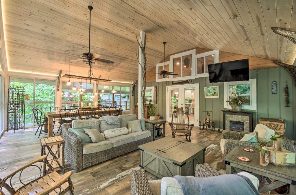 Hiawassee House | Striking Getaway with Hot Tub, Deck and Lake Access!