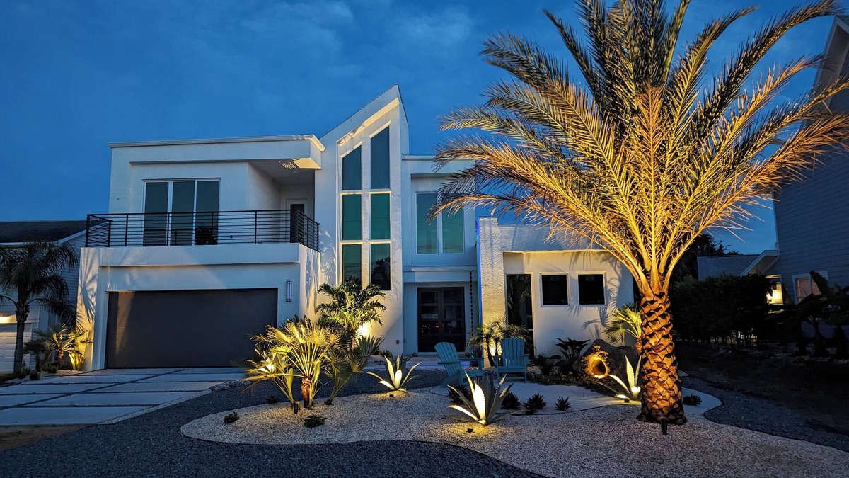 Ormond-by-the-Sea Villa | Striking Villa - Catagory 5 - w/pool, WiFi in fantastic Ormond Beach