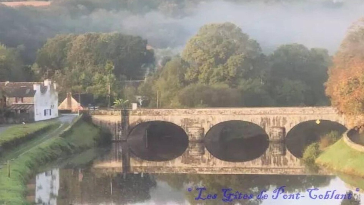 Gouezec Apartment | Stroll along the Nantes Brest Canal