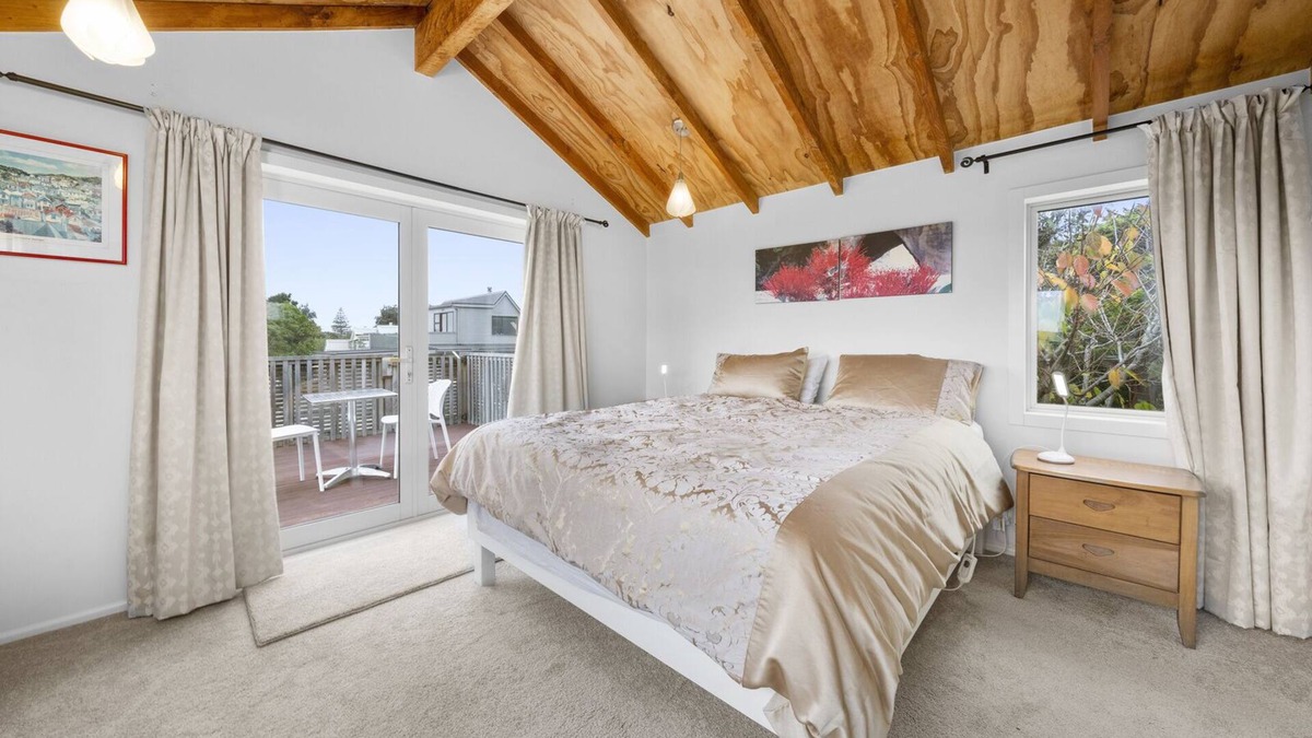 Te Horo Beach House | Stroll to the Sea - Te Horo Beach Holiday House