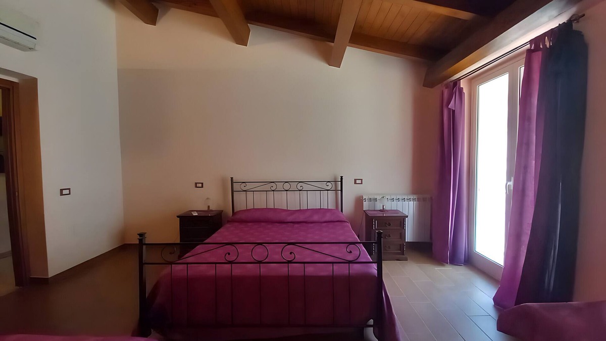 Patti Apartment | 'Stromboli' Room with Shared Terrace, Communal Garden and Air Conditioning