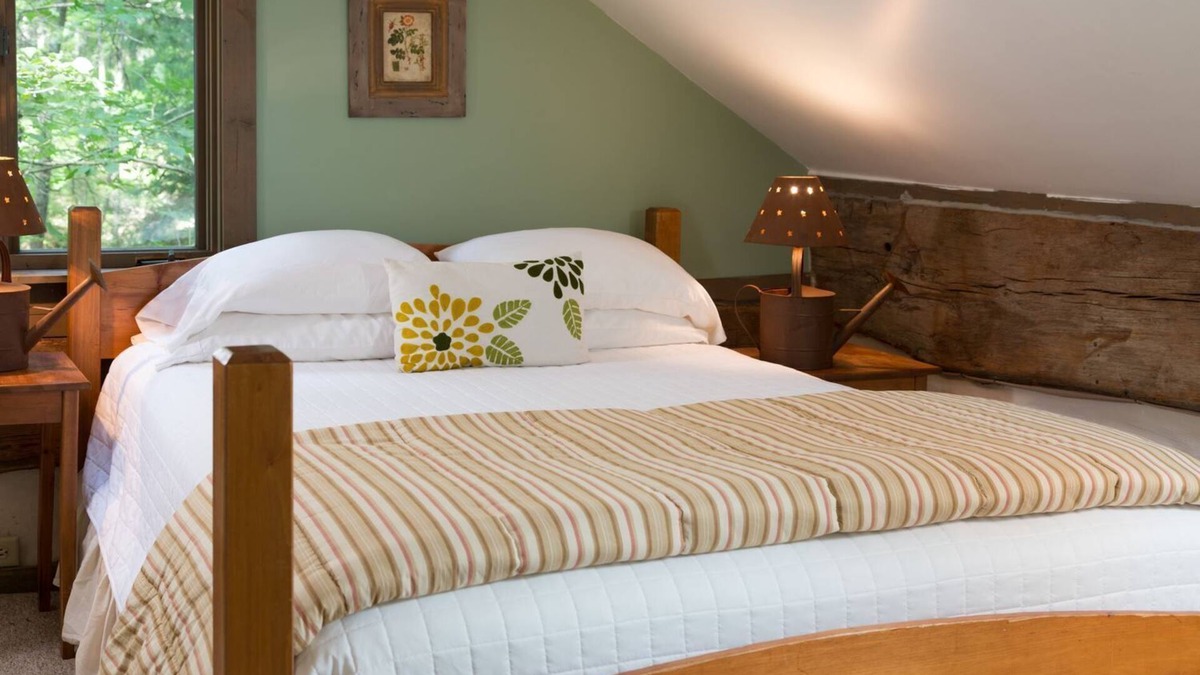 Logan Cabin | Strong Wolf Cabin by The Inn & Spa at Cedar Falls