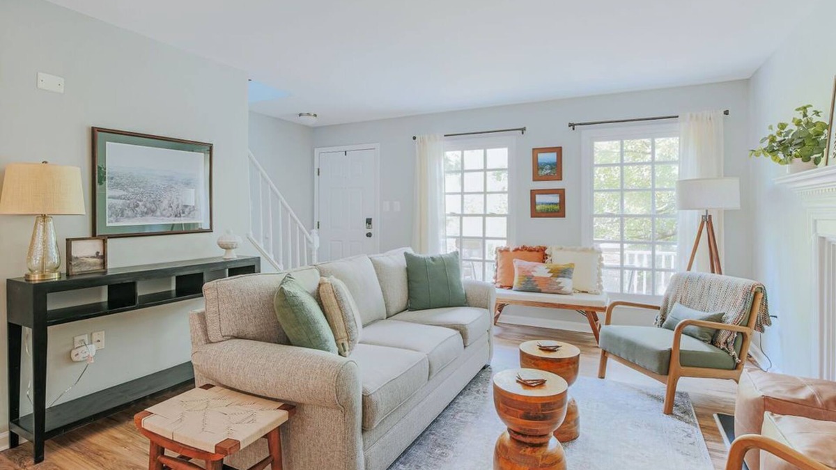 Staunton House | Stuart Cottage: Walk to downtown + Sleeps 8