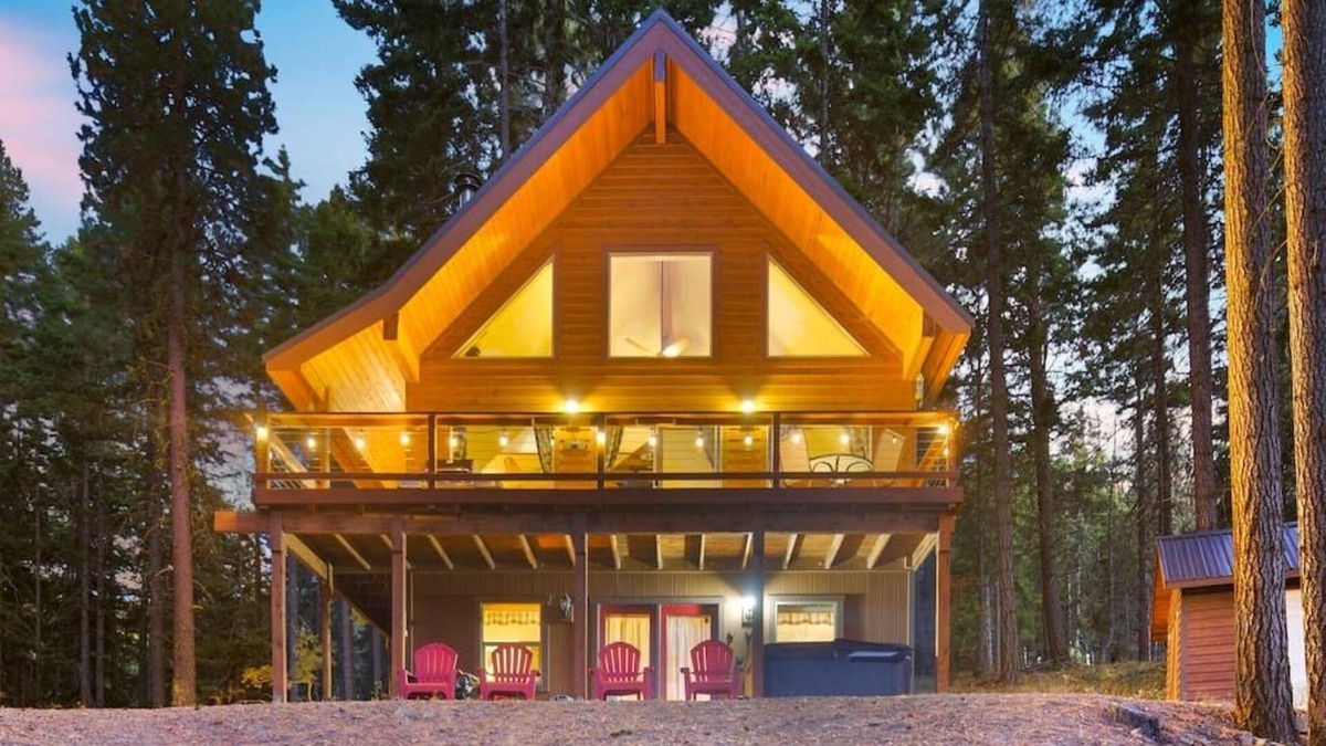 Sky Meadows Ranch Cabin | Stuart View Lodge · Amazing Mt Views | Fire Pit | Relaxing Hot Tub | Foosball |