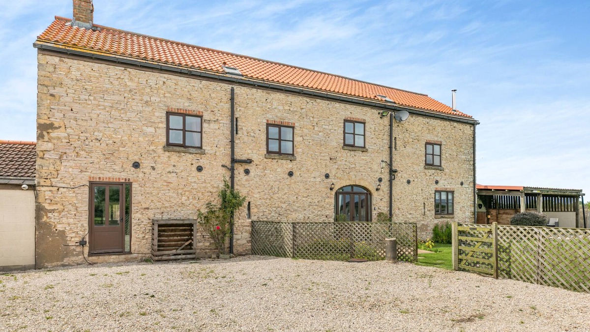 Kirk Sandall Cottage | STUBBS GRANGE BARN, family friendly in Askern, Yorkshire