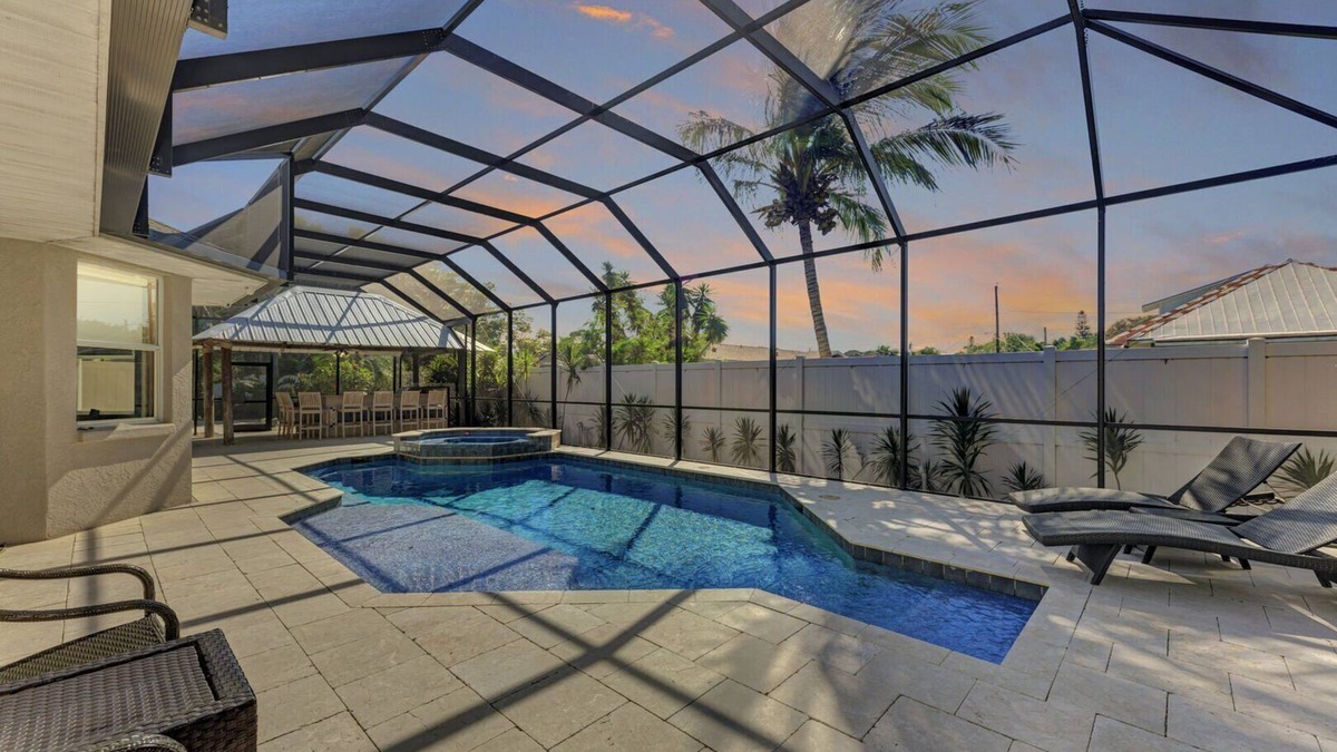 Palma Sola House | Stuck on 'Cation: Pool, Spa, Outdoor Kitchen, Screened Lanai by Anna Maria Life Vacation Rentals
