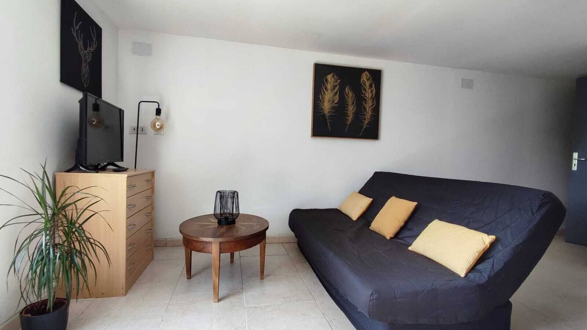 Saint-Etienne-de-Lugdares Apartment | Studio en Montagne Ardéchoise