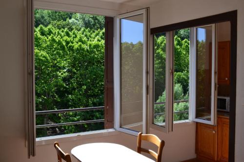 Amelie-les-Bains-Palalda Apartment | Studio à 100 mètres des thermes vue sur montagne.
