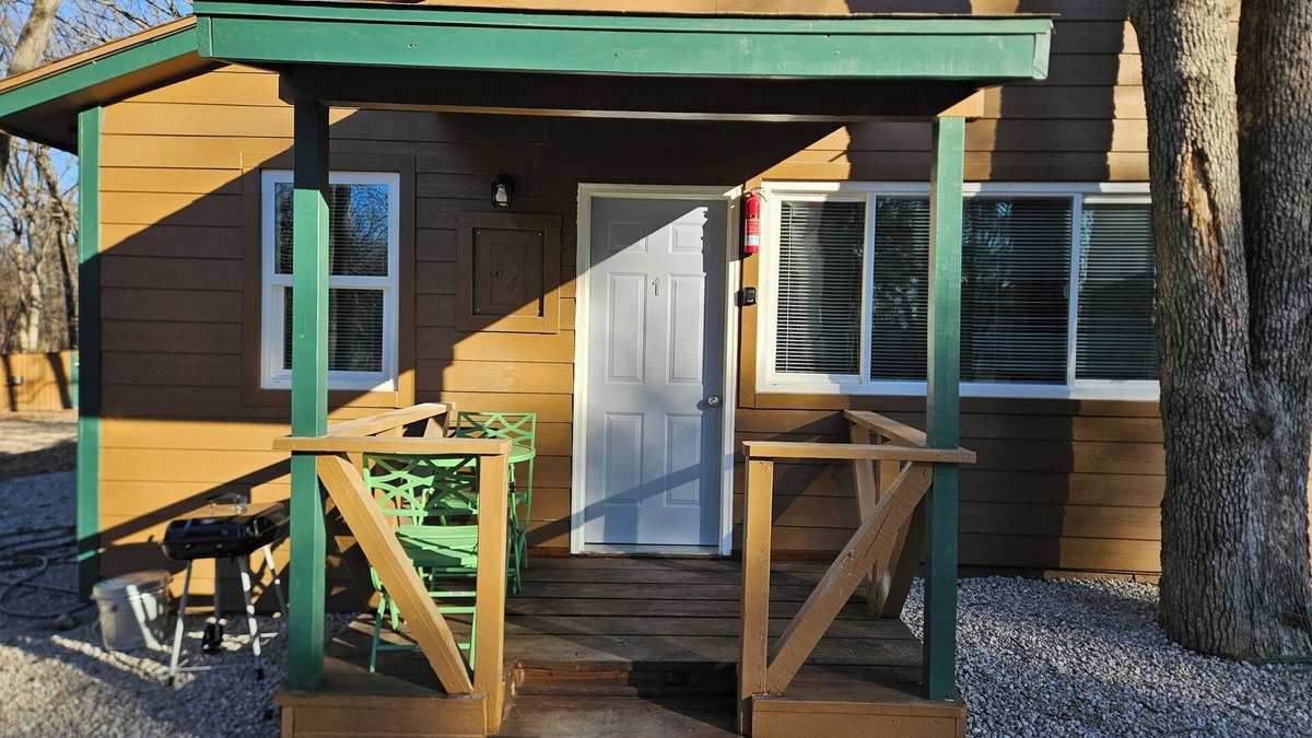 Lebanon Apartment | Studio #1 at Bennettscape Lodge with WiFi and AC by Bennett Spring State Park