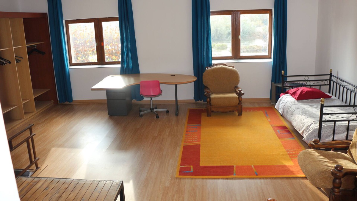 Neuvy-sur-Loire Apartment | Studio 1st floor, 3 people, near central Belleville, edge of the Loire