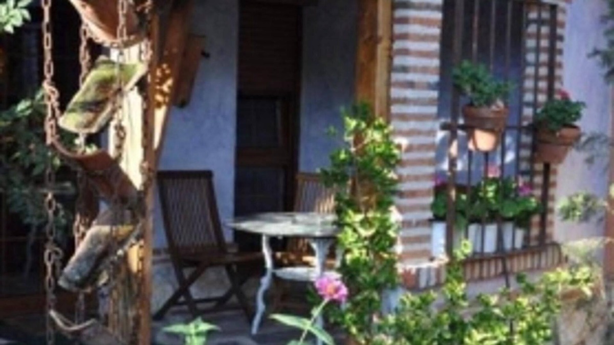 Olmedo House | Studio 2 Adults: 45 m² studio with lovely garden views
