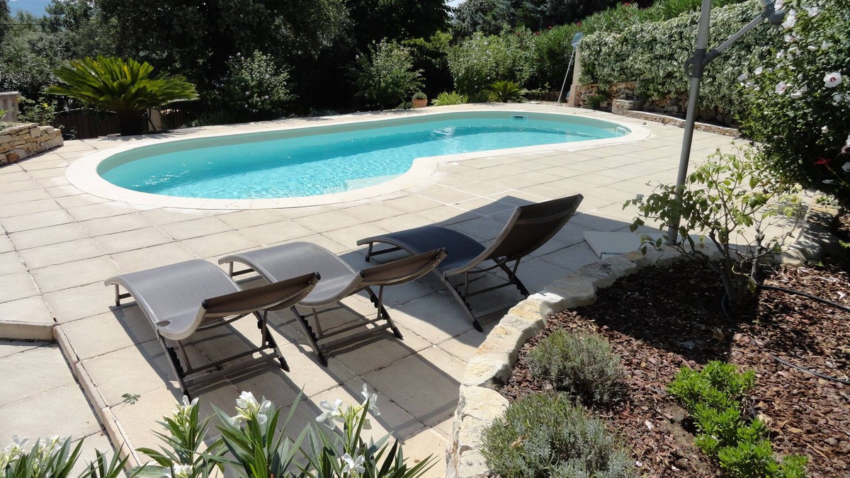 Gareoult Apartment | STUDIO 2 INDEPENDENT PERS WITH SWIMMING POOL