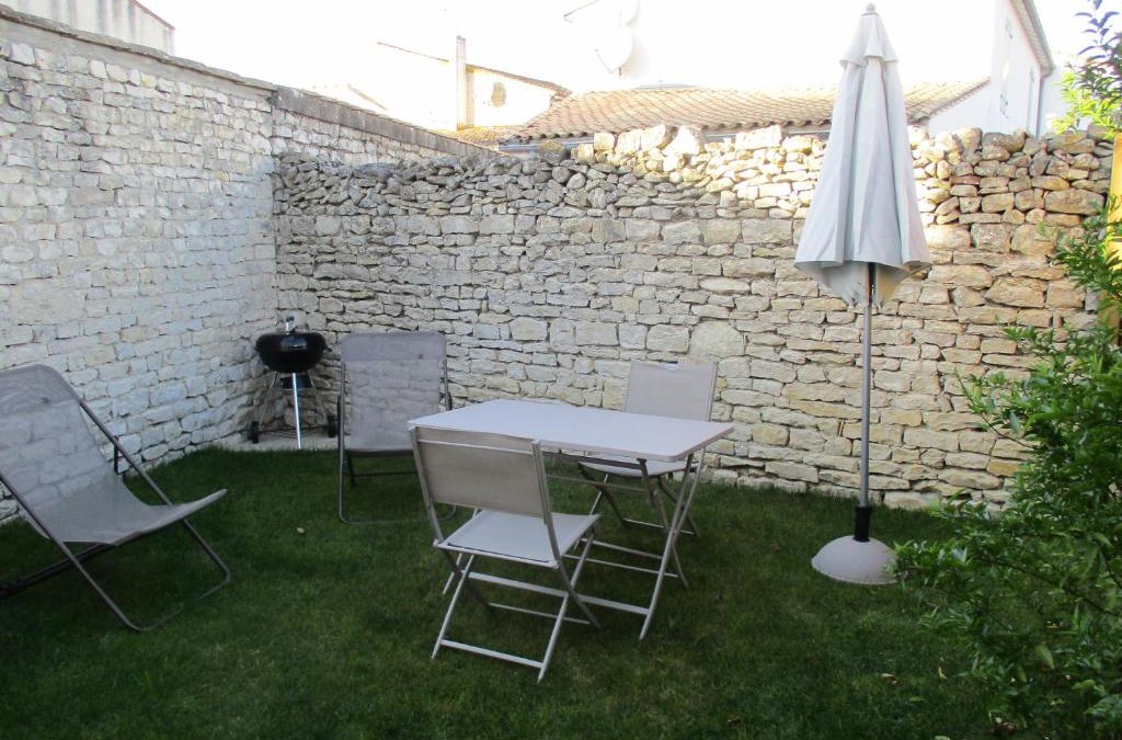 Sainte-Marie-de-Re House | STUDIO 2 PERS PROCHE PLAGE ET COMMERCES