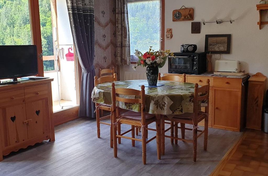 Saint-Jean-dʼAulps Apartment | Studio 28m² au centre avec piscine et balcon ! - FR-1-573-44