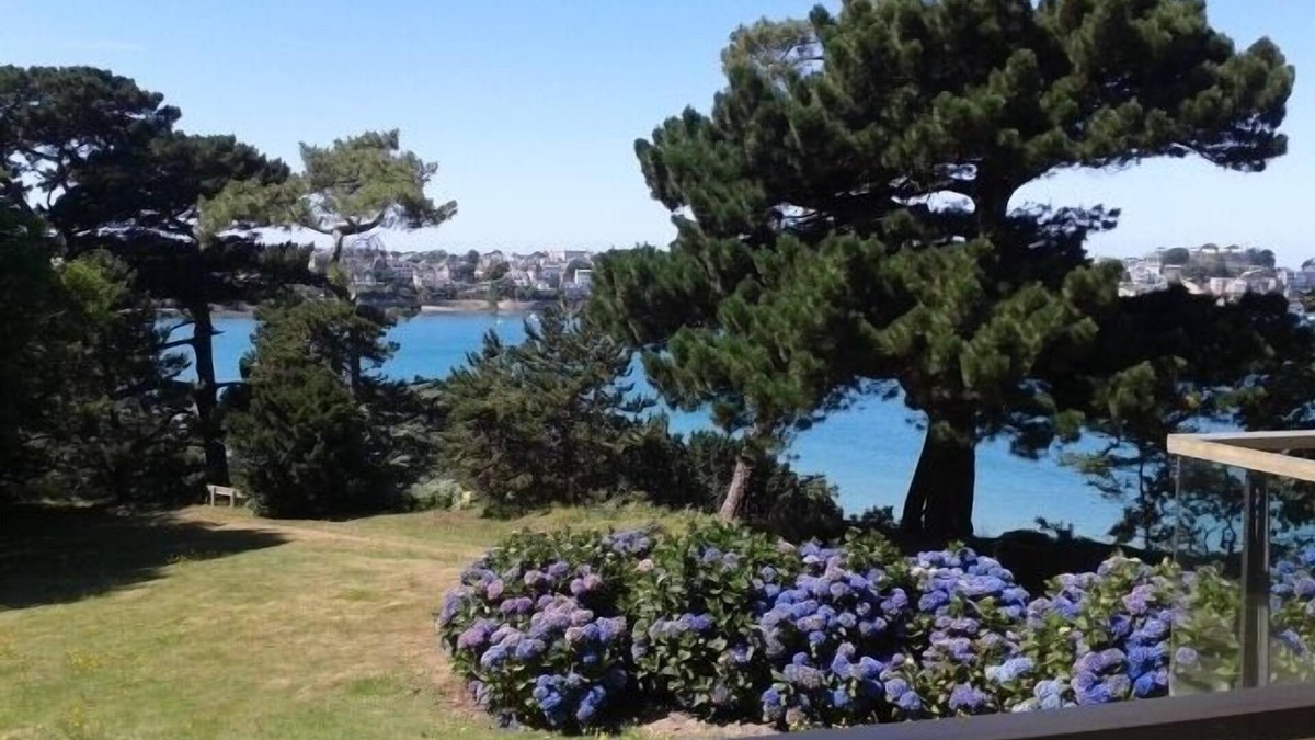 Dinard Apartment | STUDIO 30 m2 sea view with terrace in private park