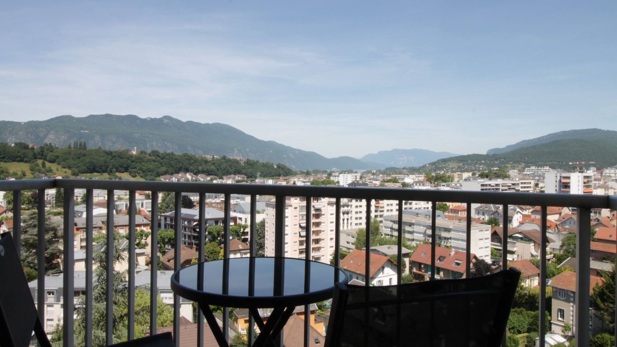 Aix-les-Bains Apartment | Studio 4* Swimming pool (summer), parking & superb view!