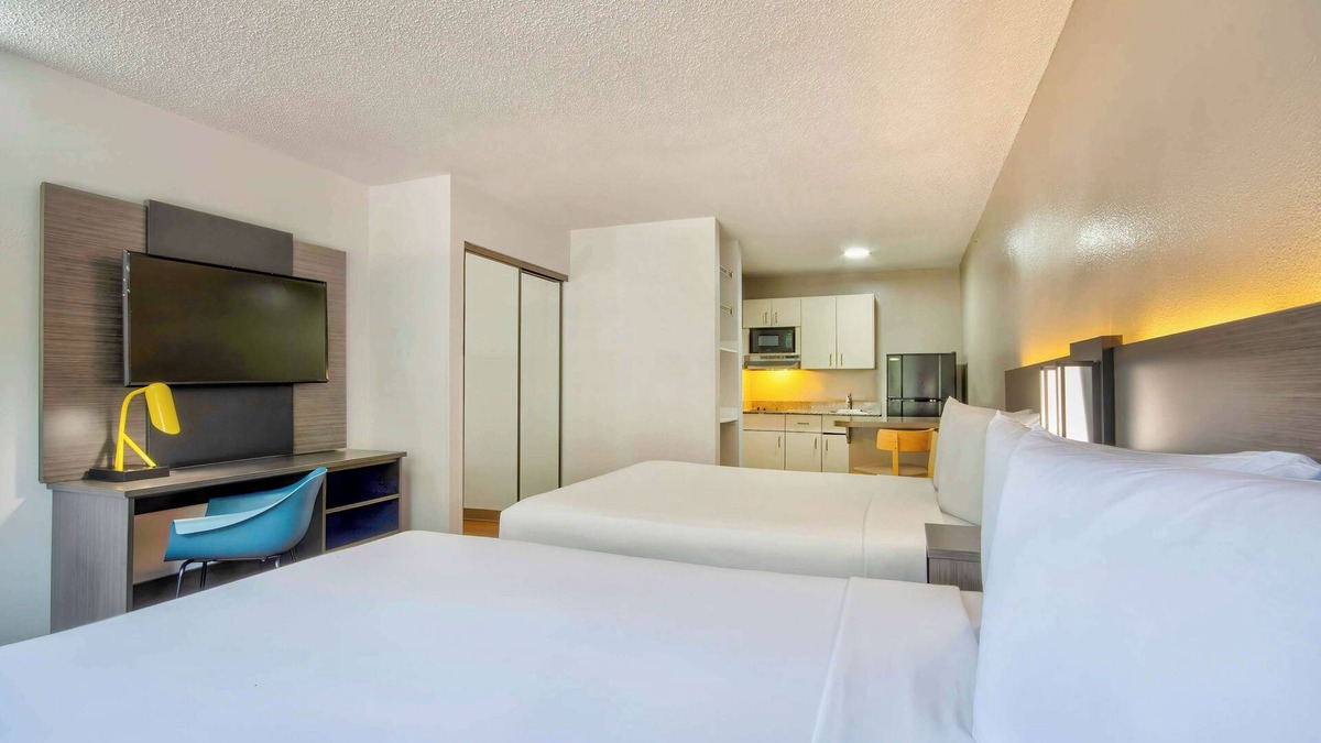 St. Johns Hotel | Studio 6 Austin, TX - Midtown