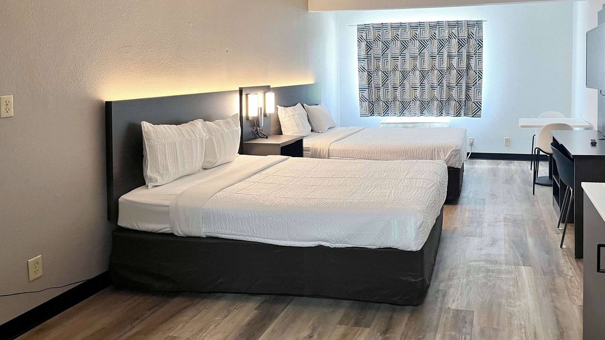 Elkhart Hotel | Studio 6 Elkhart, IN- Kitchenette Rooms
