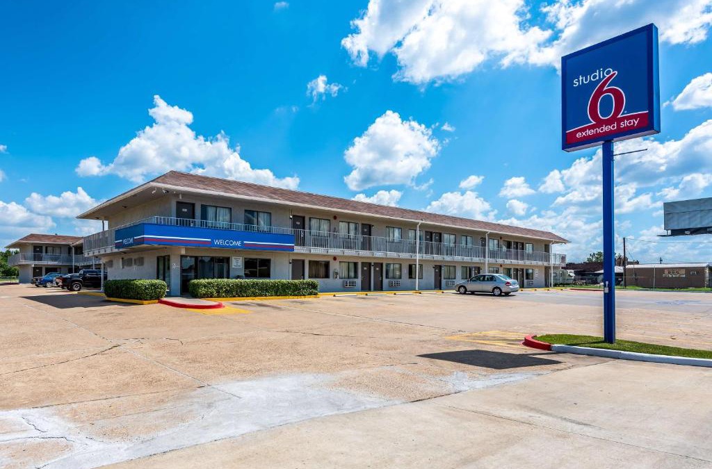 Monroe Hotel | Studio 6-Monroe, LA - Hwy 165