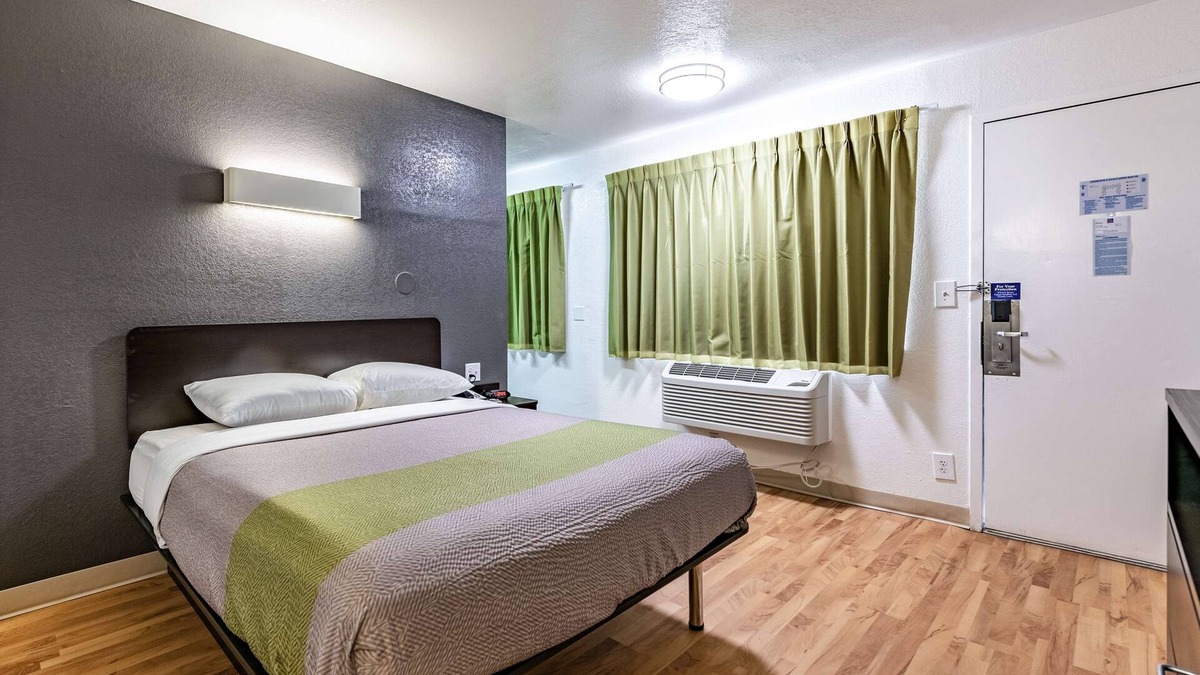 Monroe Hotel | Studio 6 Monroe, LA - Hwy 165
